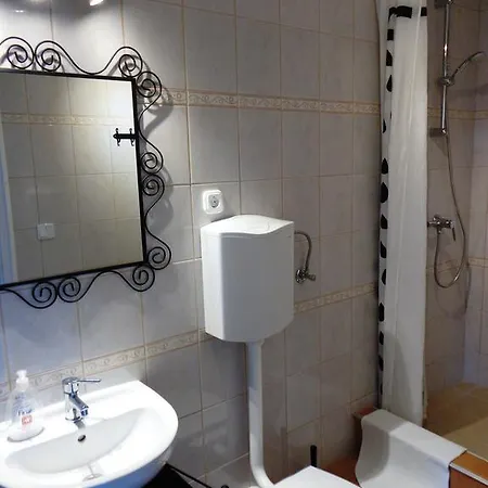 Fueloep Apartmanhaz Lägenhet *