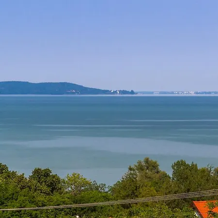 Fueloep Apartmanhaz Lägenhet *