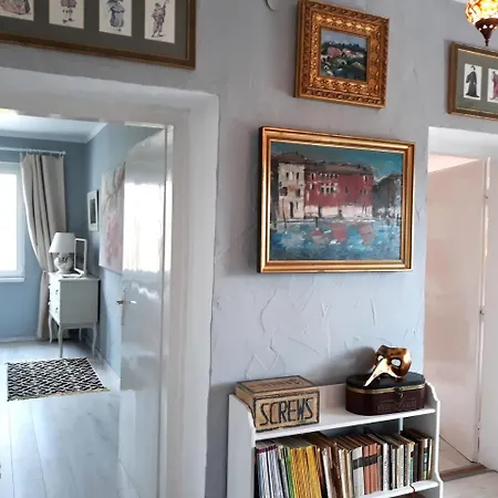 Fueloep Apartmanhaz Lägenhet