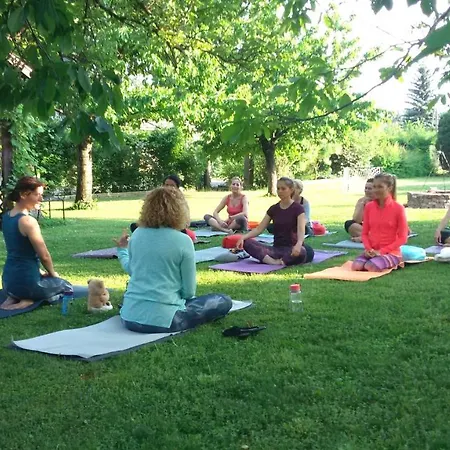 Fueloep Apartmanhaz Balatonszepezd