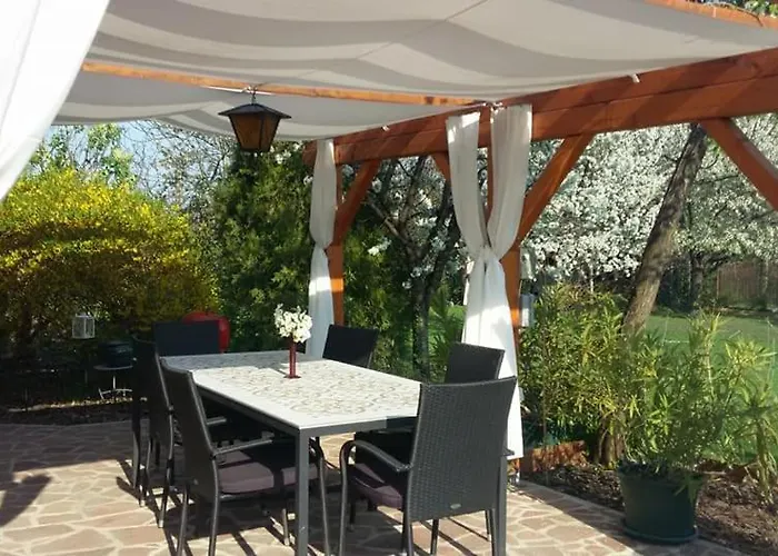 Fueloep Apartmanhaz 아파트 벌러톤세페즈드